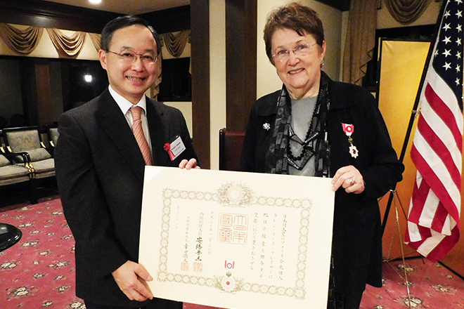 カレン・フレイザー元ワシントン州議会上院議員　旭日小綬章授与