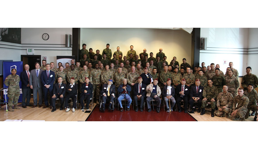 ヤキマ演習場で日米共同訓練 シアトルで自衛隊員と二世ベテランが交流