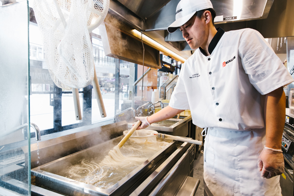 丸亀うどんサウスセンター・モール店、1周年イベント開催！