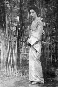 Young-japanese-woman-1908-arnold-genthe2-PS-ADJ | Seattle’s Japanese Community News – North American Post