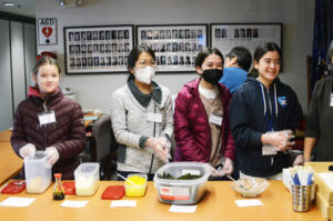 young-helpers-DSC_6484-PS-ADJ | Seattle’s Japanese Community News – North American Post