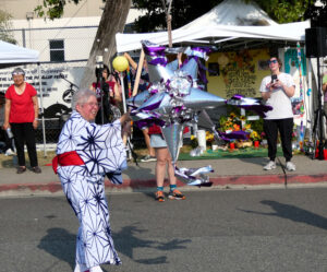 _Pg-1---Tsuru---Hitting-Pinata | Seattle’s Japanese Community News – North American Post